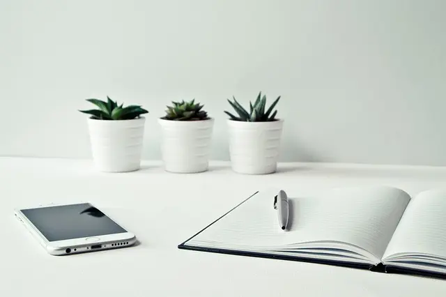 10 Astuces Pratiques Pour Organiser Votre Espace de Travail