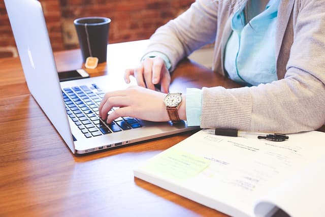 10 Astuces Pratiques pour Mieux Organiser Votre Bureau